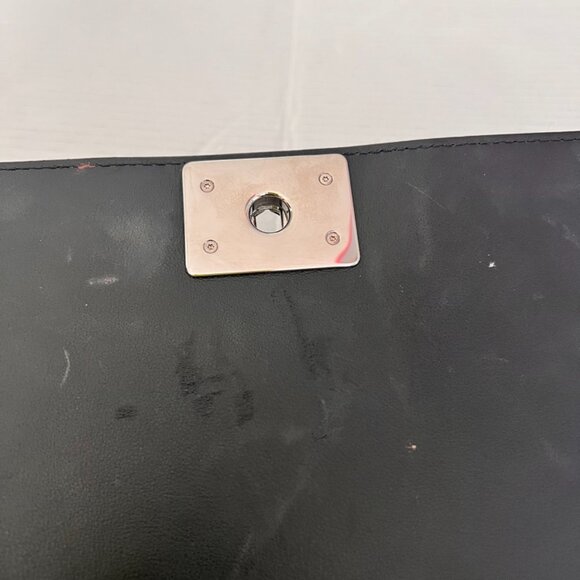 Chanel medium chevron braid around boy bag - Picture 12 of 15